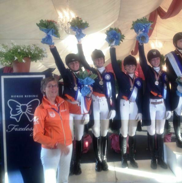 Rosalie Bos wint zilver met team – EK Dressuur Junioren
